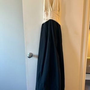 Classic evening formal gown with pockets!